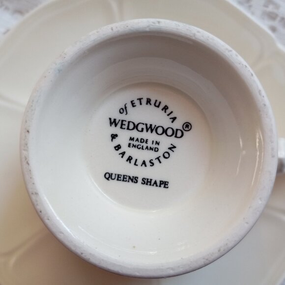 WEDGWOOD 8pc ETRURIA & BARLASTON Queens Shape 4Cups & 4Saucers made in ENGLAND - Picture 4 of 6